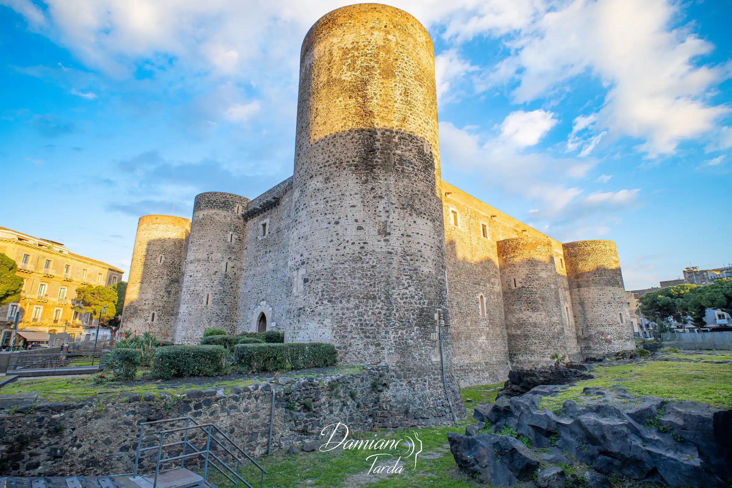 Al momento stai visualizzando Castello Ursino: tra storia, Vespri e lava